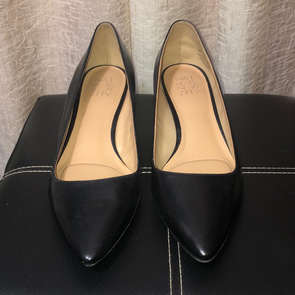 NWOT Naturalizer Black Heel (2”)